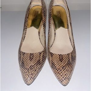 Michael Kors close toe Heels